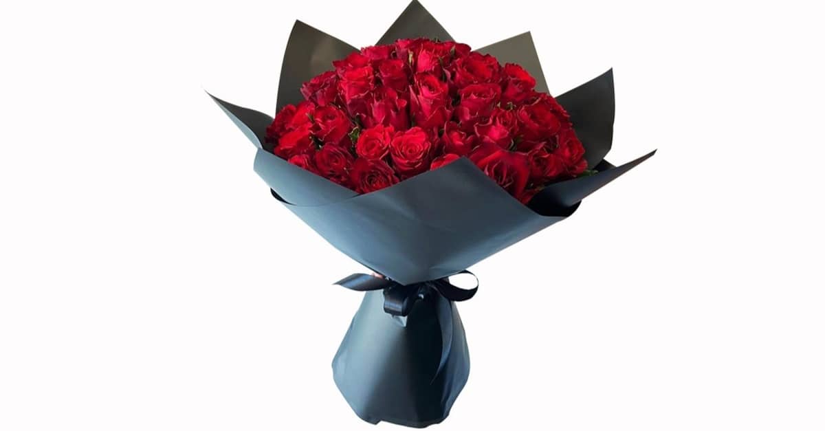 12, 20, 30, 25, Or 100 Roses â Handheld Bouquet; In A Choice Of Color Dubai